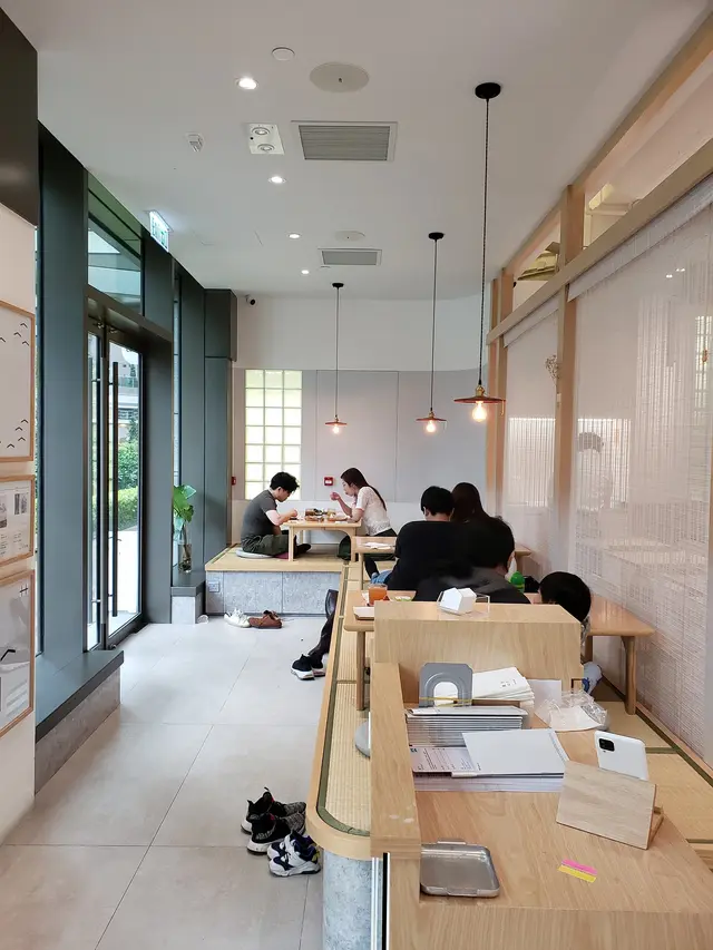 有榻榻米的座位，盡顯日系和風格局