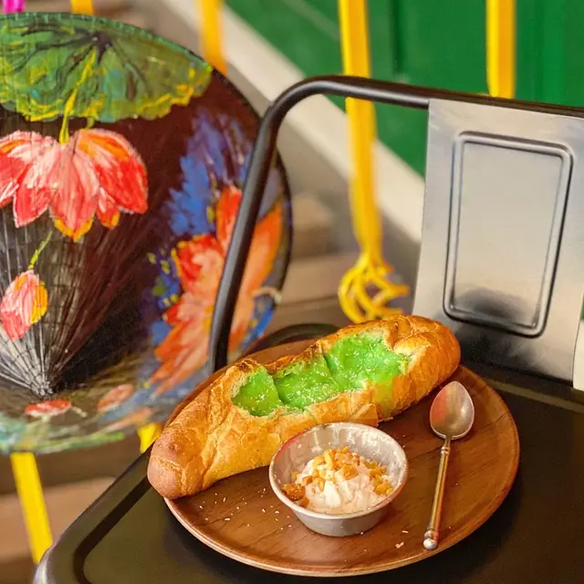 班蘭布甸法包配自家製椰子雪糕