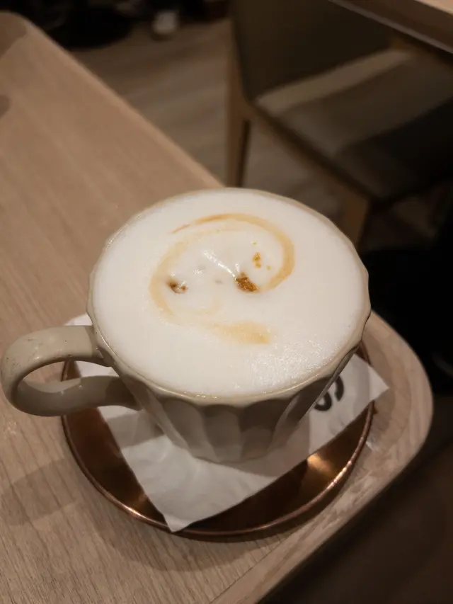 焦糖脆脆鮮奶咖啡