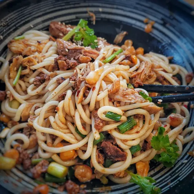 撈米線配麻香手撕雞