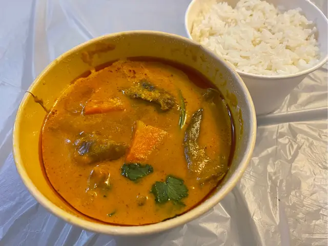 黃咖喱牛筋腩配白飯