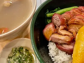 鳳爪眉豆瘦肉湯、叉燒皇切雞髀飯