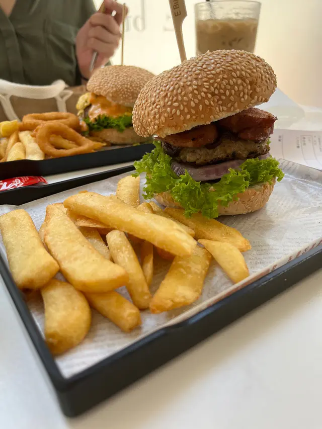 醬烤煙鴨胸豬漢堡包