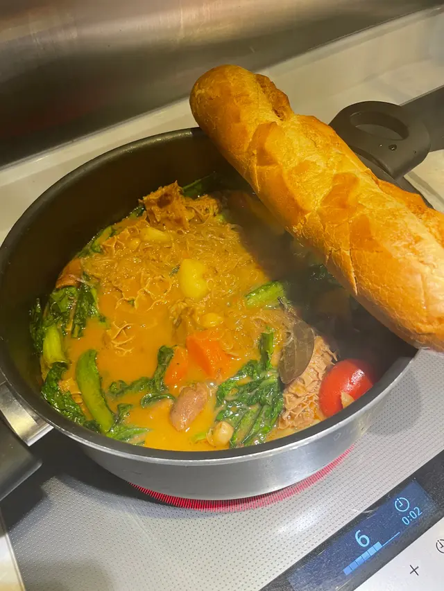 實在太美味，我們自己加了點粉絲及蔬菜，更為美味！