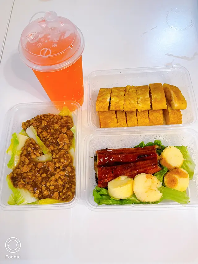 鰻魚拼玉子豆腐定食、戀愛白桃梳打、台式蛋捲(紫菜肉鬆)、肉燥娃娃菜