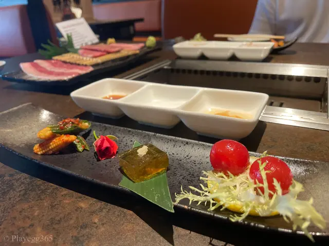 蜜漬車厘茄、水雲啫喱、秋葵粟米(日式泡菜)