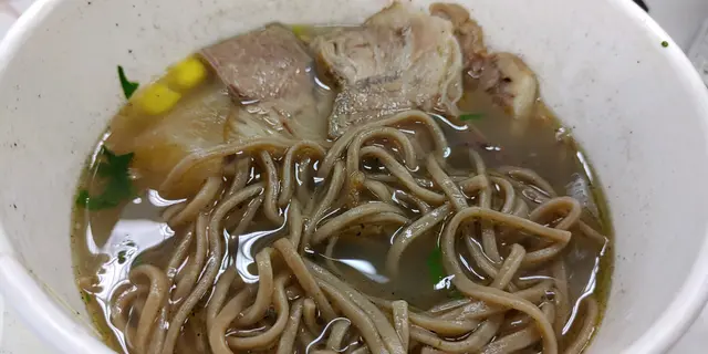 牛腩蕎麥麵