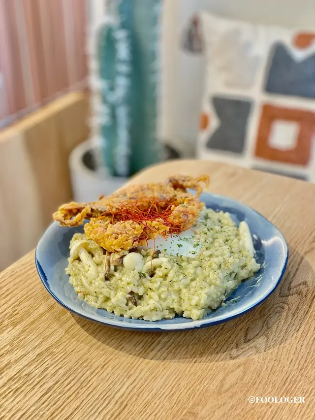 溫泉蛋軟殼蟹青醬蟹肉燉飯