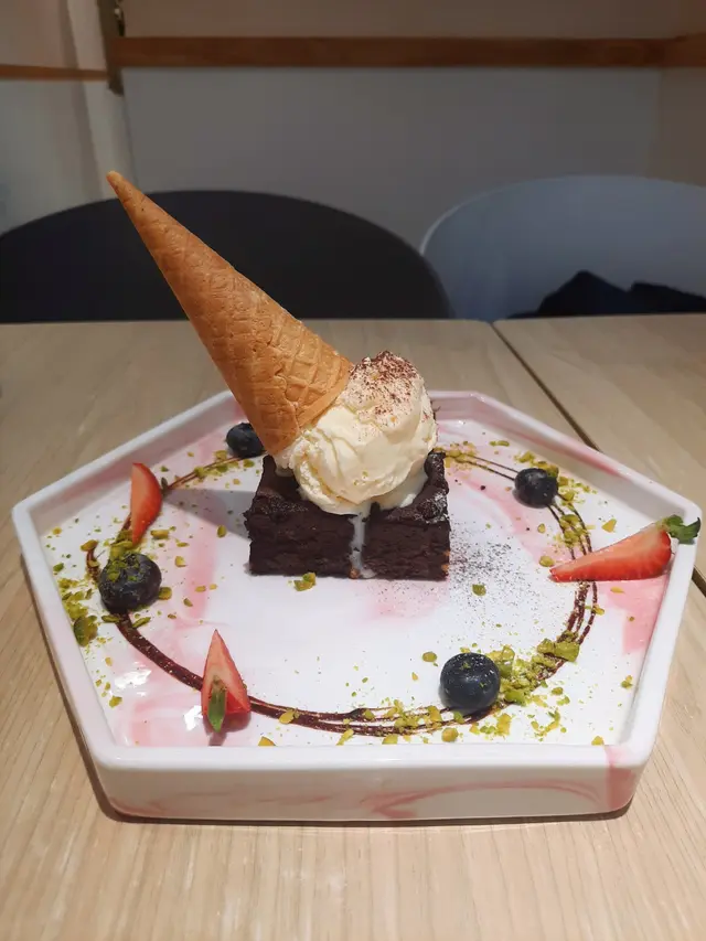 自家製布朗尼蛋糕配雲呢拿雪糕