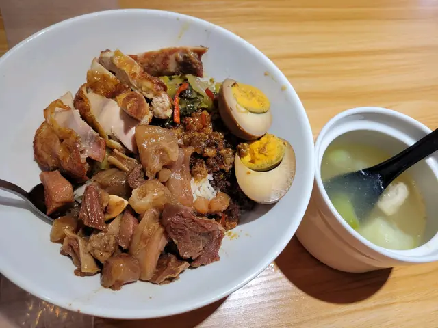 煎雞扒牛筋腩大碗飯