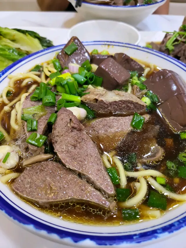 大大碗，湯底正🤤