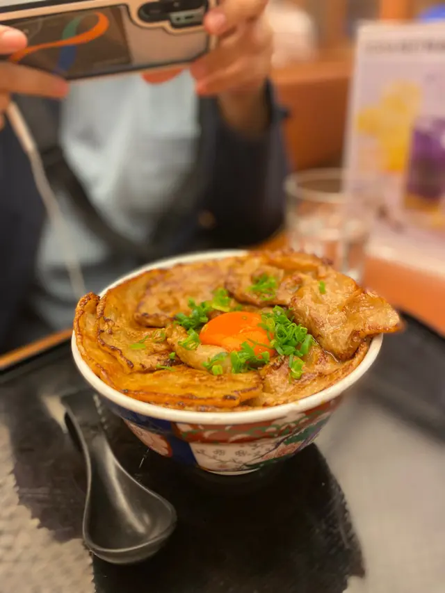月見豬腩肉丼