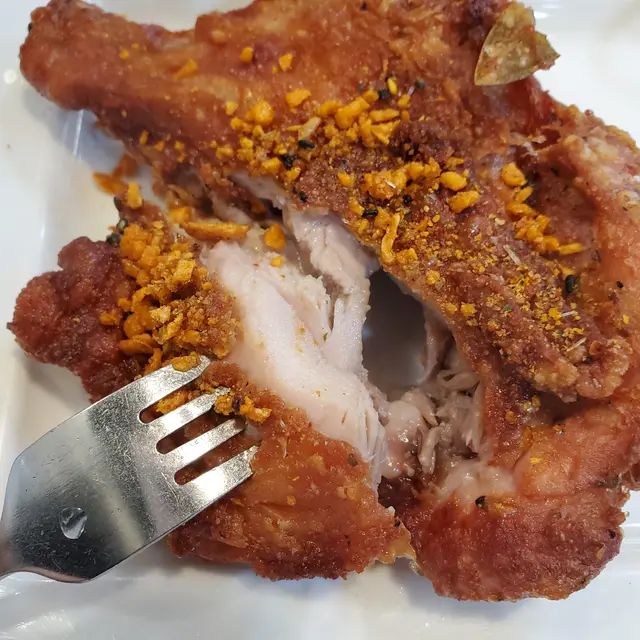 招牌避風塘生炸雞脾