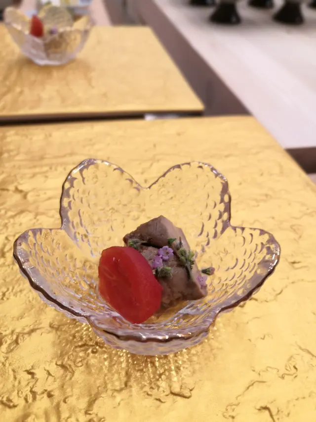 味道鮮美,口感細嫩,醇厚甘甜,配上車厘茄漬物可作解膩,令口腔refesh