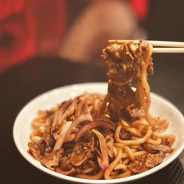 麻辣肥牛炒烏冬