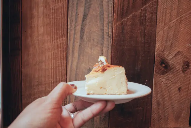 BURNT CHEESECAKE (YUZU LEMON)