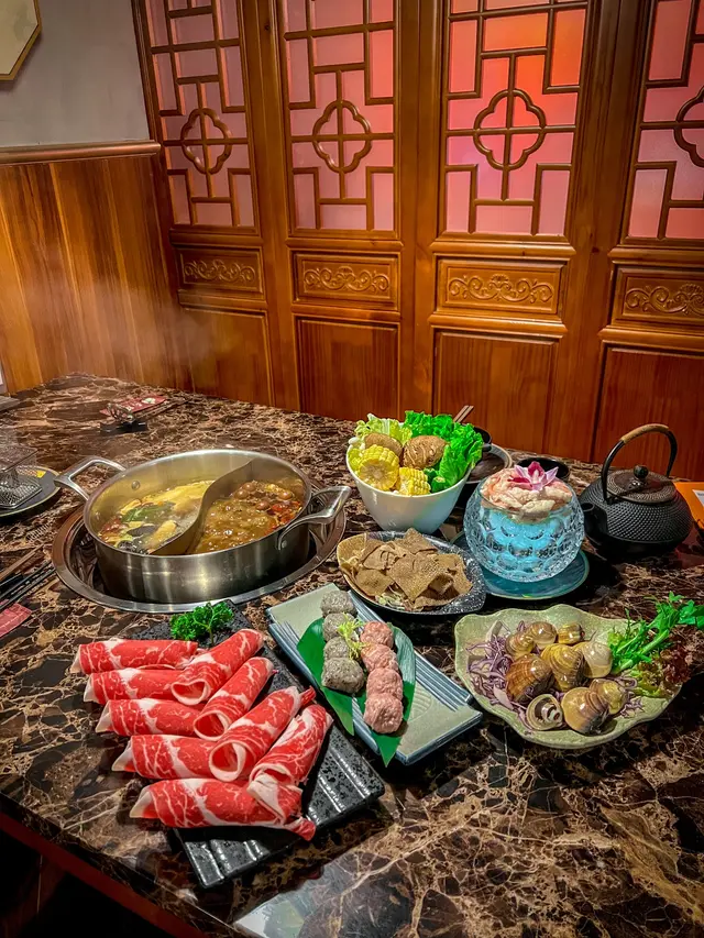 養顏美人鍋拼小辣麻辣鍋