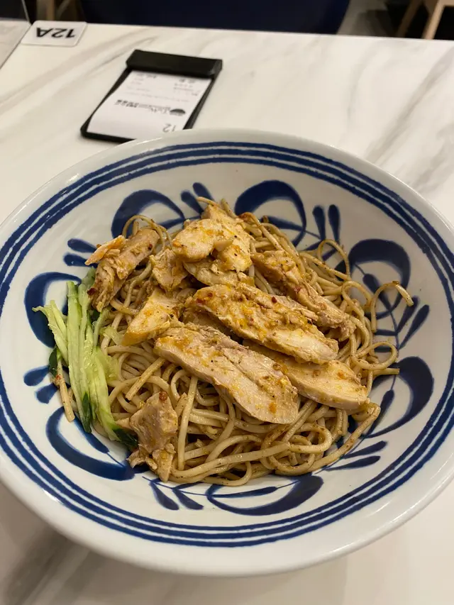 麻辣麻醬手撕雞拌麵