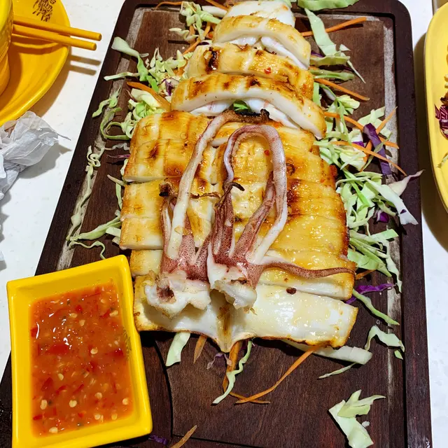 泰式燒原隻鮮魷