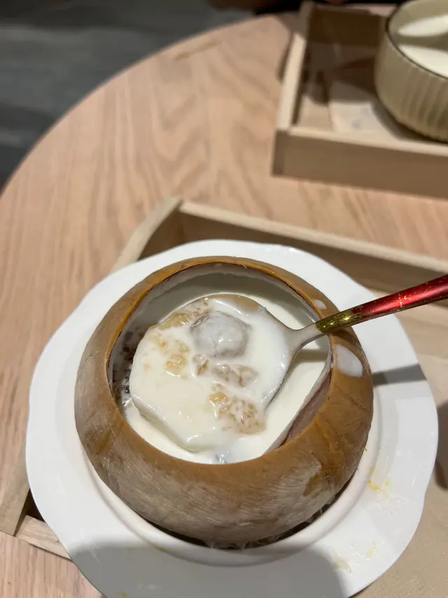 椰皇桃膠燉雙皮奶