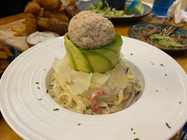 牛油果蟹肉忌廉扁意粉