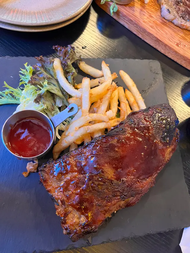 BBQ豬仔骨😍配啤酒薯條