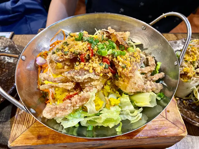 招牌軟殼蟹配黃薑飯