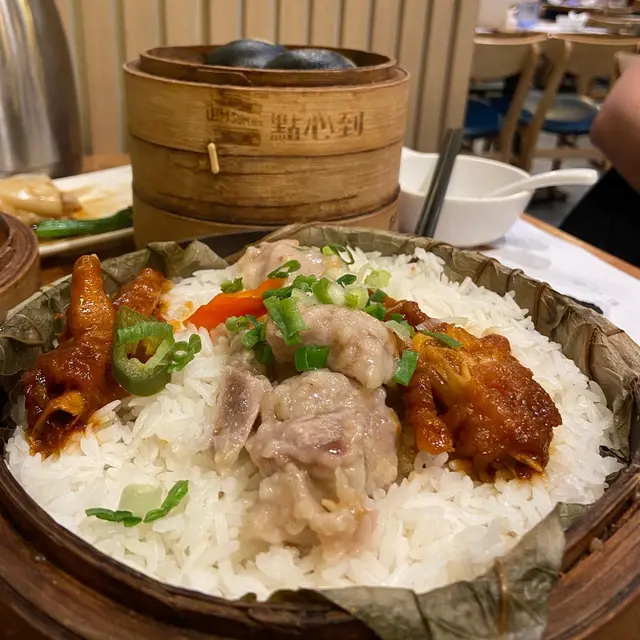 籠仔鳳爪排骨飯