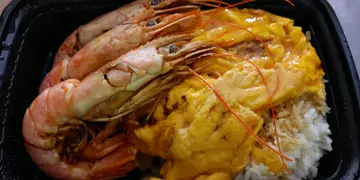 香葱滑蛋烧红虾饭