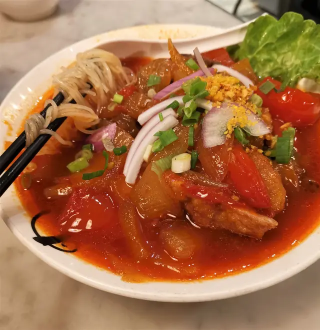 胡志明市紅蕃茄四寶湯檬粉