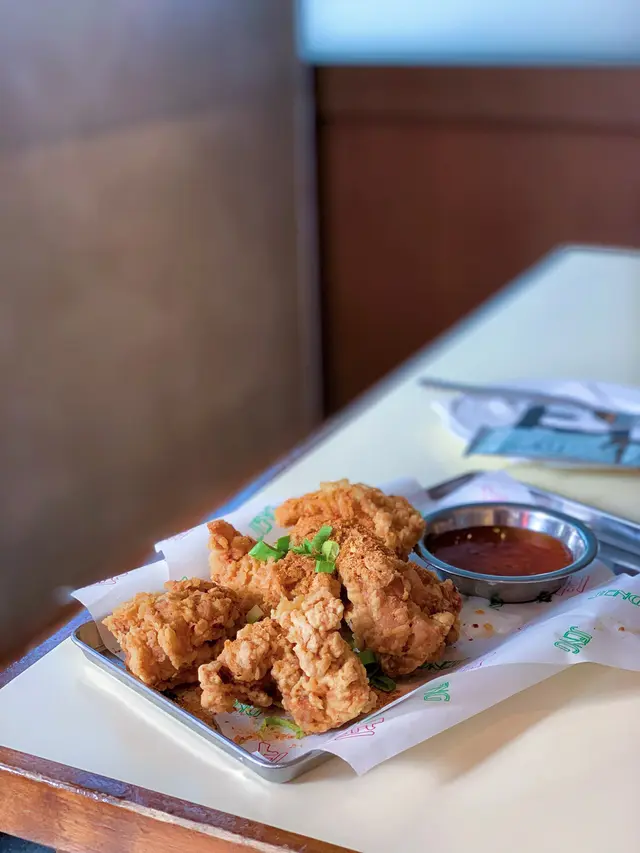 黃金脆炸雞配甜辣醬