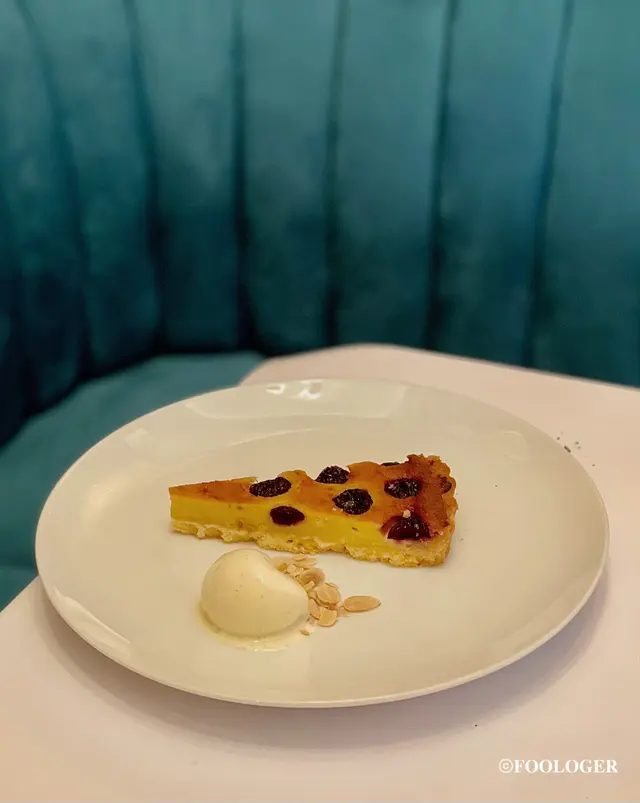 法式車厘子杏仁撻配雲呢拿雪糕