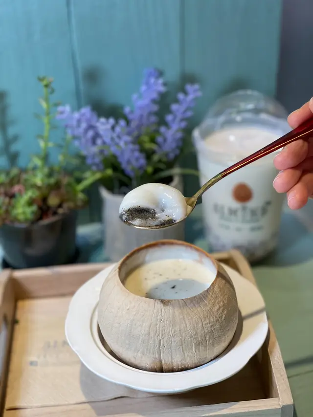 椰皇湯圓燉雙皮奶