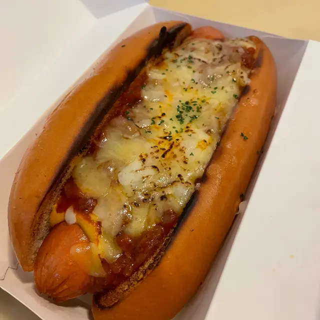 火炙芝士辣肉醬熱狗