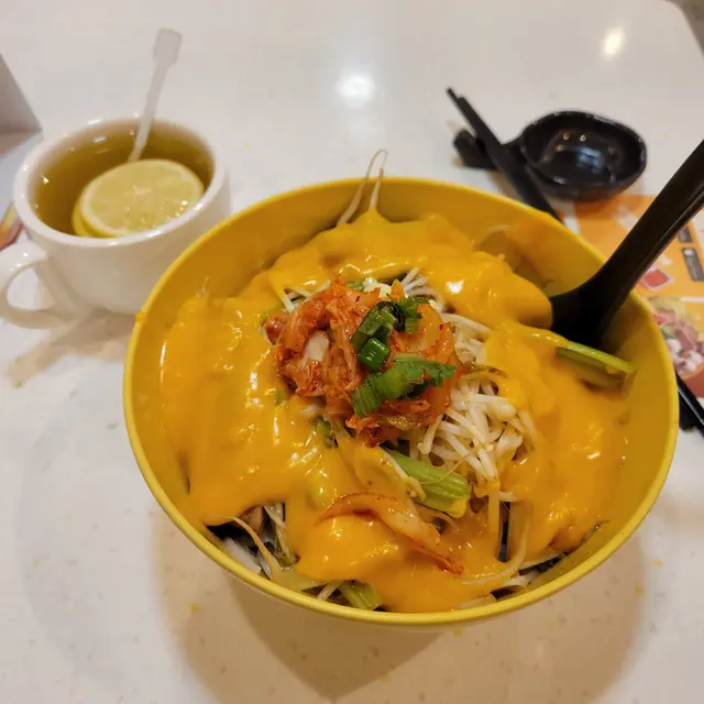 烤豬柳芝士泡菜撈米線(加金菇)