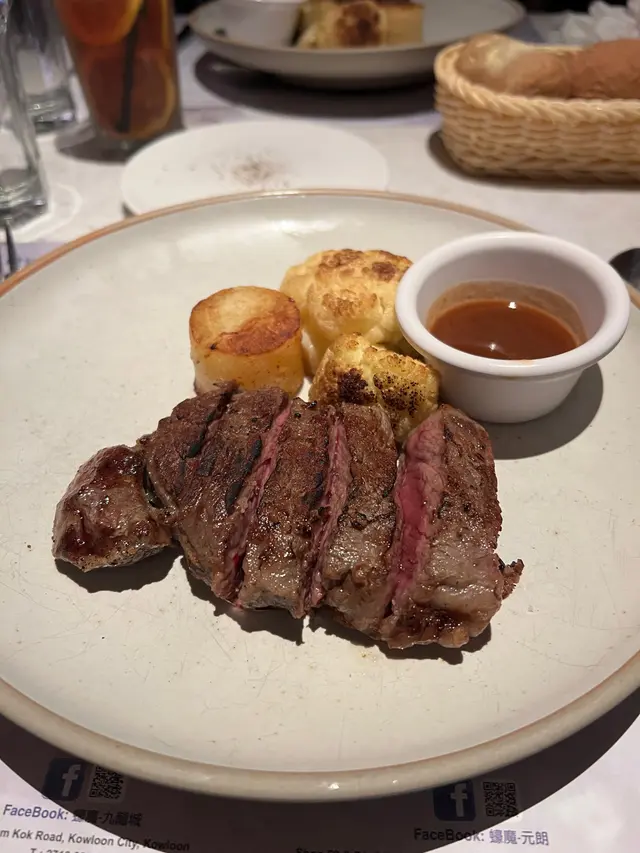 晚餐生蠔餐裏面嗰塊牛扒