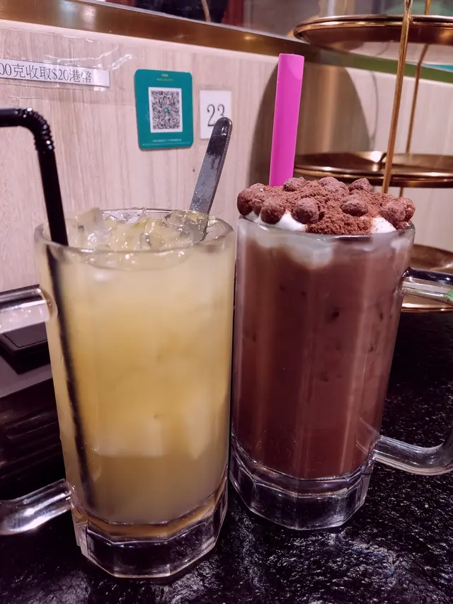 堅鮮菠蘿冰 & 奶蓋華田火山脆脆