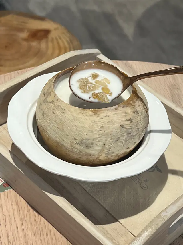 椰皇桃膠燉雙皮奶