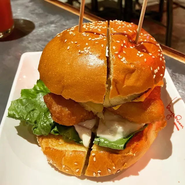 菠蘿鱈魚柳漢堡