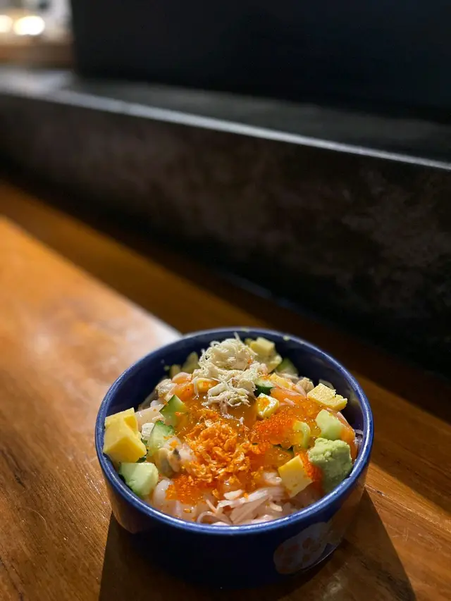 花錦魚生丼