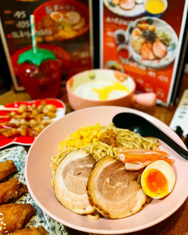 黃金蟹膏牛奶沾麵