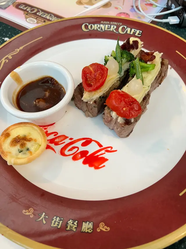 香烤西冷配西蘭花椰菜芝士撻 (配紅酒乾蔥可樂白菌燒汁)