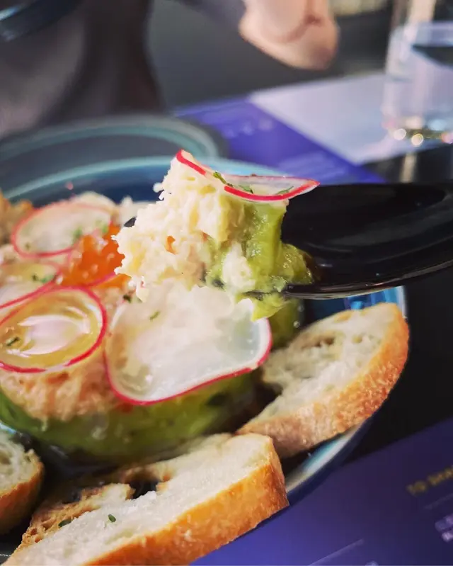 帶子蟹肉牛油果他他配薑油黑醋汁