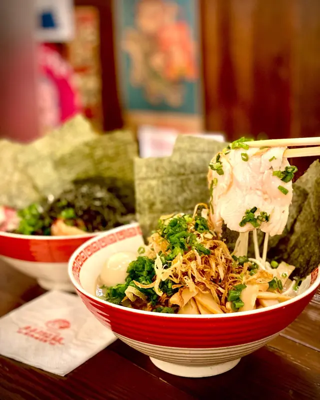 特盛濃厚雞白湯拉麵