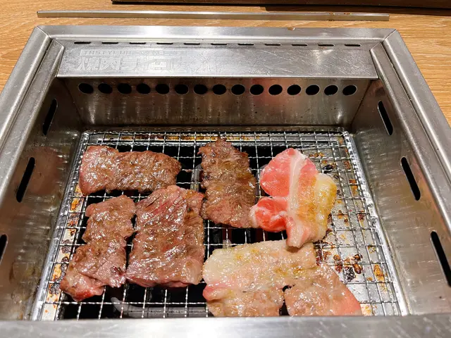 (左)橫膈膜肉(右)牛五花