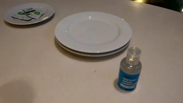 還有消毒搓手液,相當週到