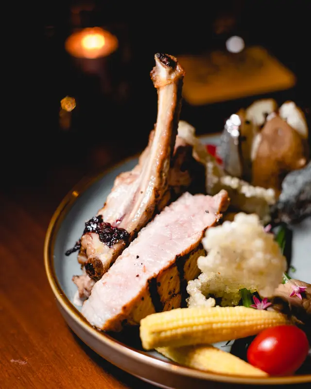 炭燒加拿大有骨豬鞍扒