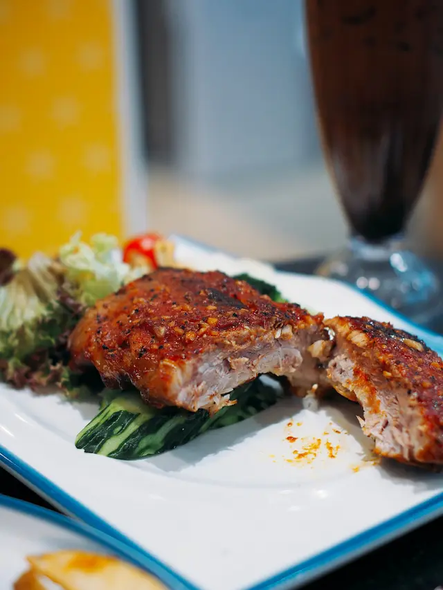 燒豬仔肋骨配薯菜