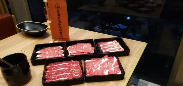 晚市火鍋吃到飽套餐 - 黑毛牛肩胛肉