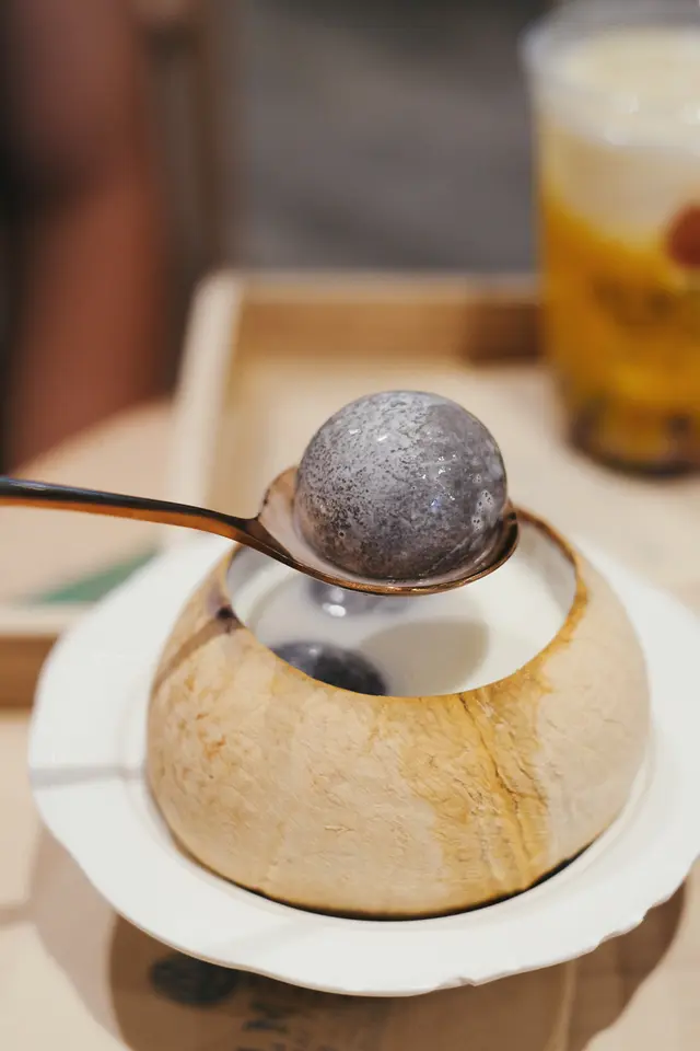 椰皇湯丸燉雙皮奶 (熱)